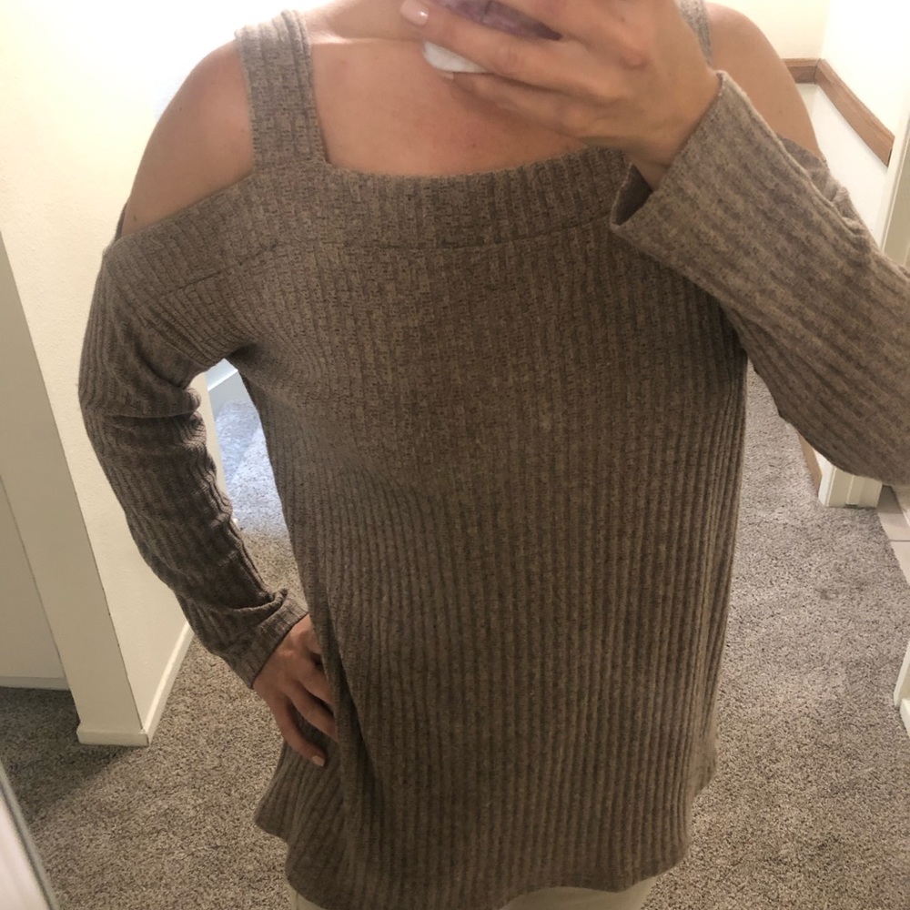 Oddi cold shoulder sweater medium brown